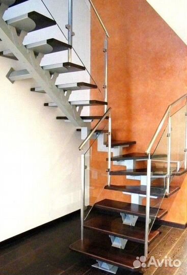 Лестница в дом или квартиру