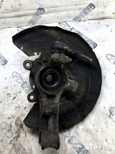 Кулак передний правый Audi 80 B3