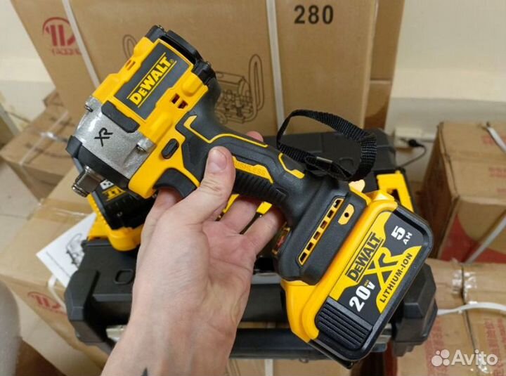 Ударный аккумуляторный Гайковерт DeWalt