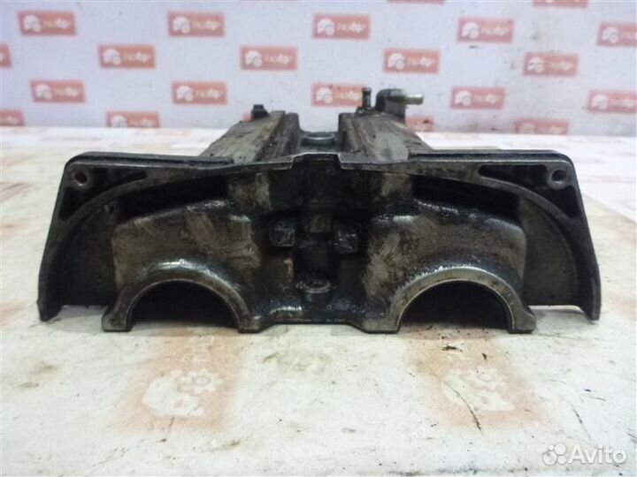 Крышка клапанная правая Mitsubishi Pajero V25W