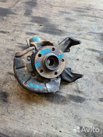 Поворотный кулак правый Skoda Octavia 1