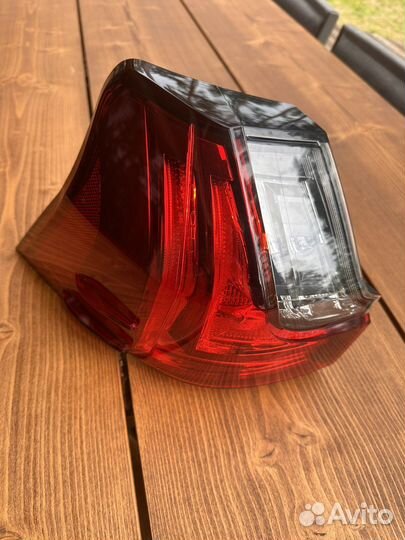Фонарь стоп сигнал задний левый Lexus Lx570 Lx450