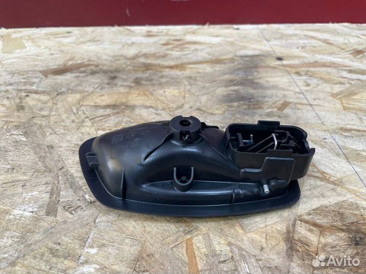 Внутренняя ручка двери левая LADA X-Ray