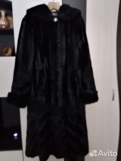 Шуба с вставками из норки и каракуля