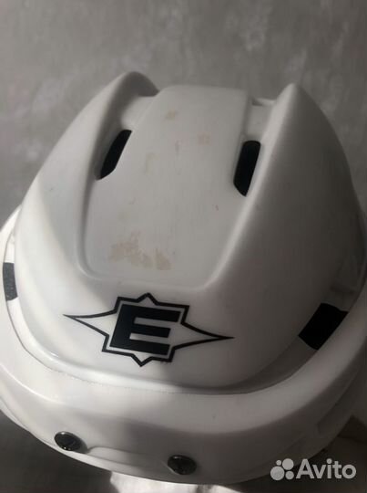 Хоккейный шлем