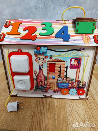 Бизиборд домик