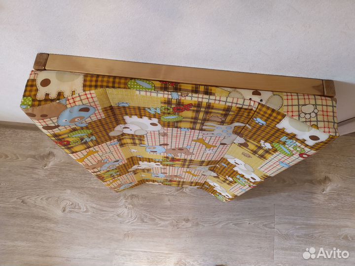 Пеленальная доска на кроватку