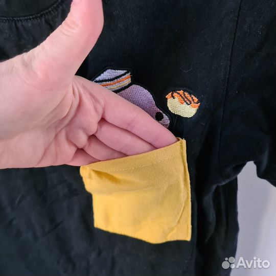 Черная майка с тюленем в кармашке. Женская