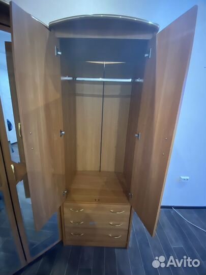 Шкаф угловой