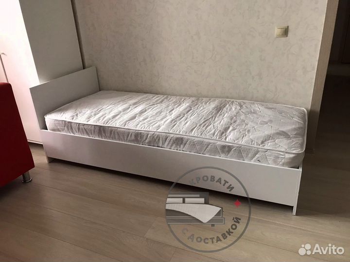 Кровать с матрасом