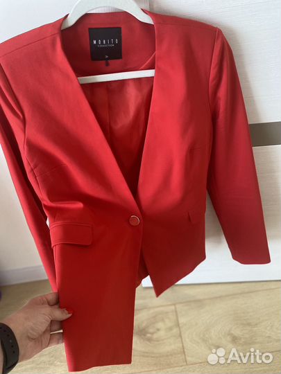 Пиджак женский красный 44 р-р