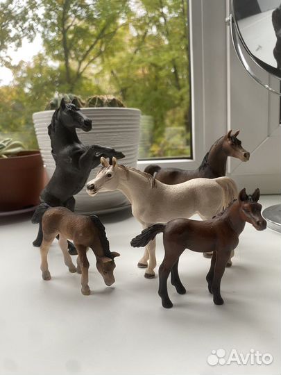 Фигурки лошадей