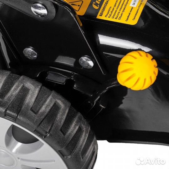 Газонокосилка бензиновая Champion LM4215