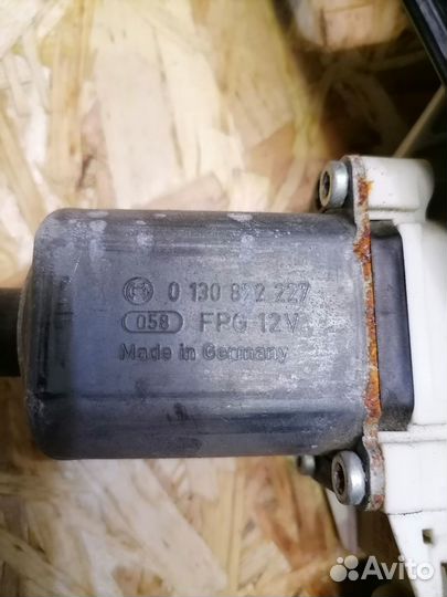 Стеклоподъемник передний правый BMW 3 E90