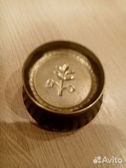 Старинный мельхиоровый флакон от сухих духов