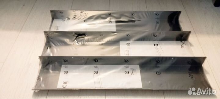 Полка-витрина IKEA