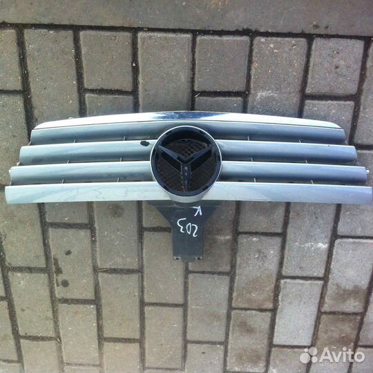 Решетка радиатора mercedes-benz C W203