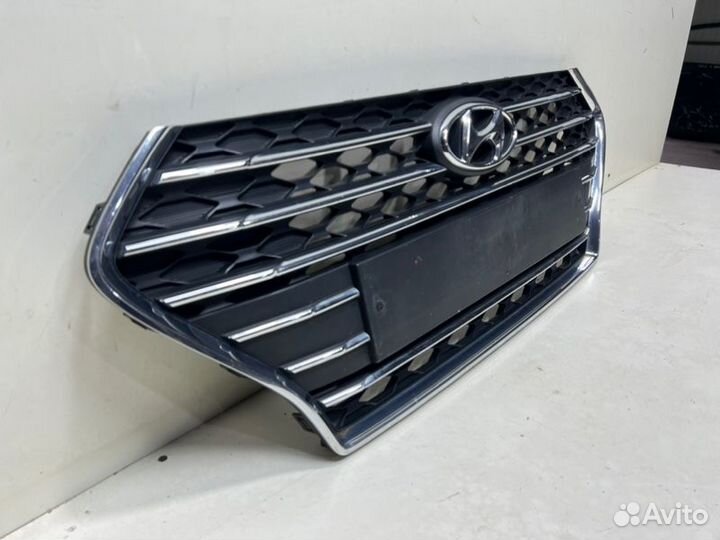 Решетка бампера передняя Hyundai Solaris 2