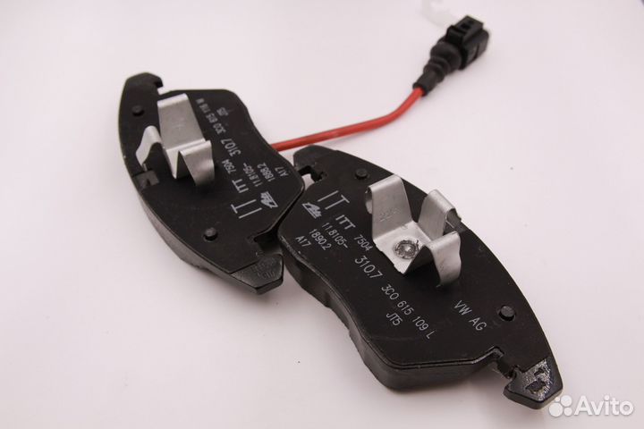 Тормозные колодки передние Volkswagen 3C0698151C