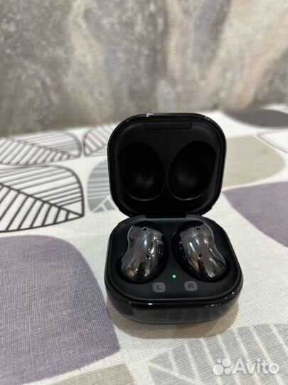 Наушники Samsung galaxy buds live