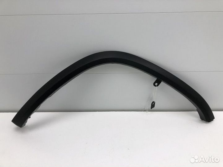 Накладка переднего крыла правого Toyota Fortuner 2