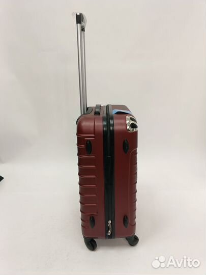 Чемодан на колесах новый