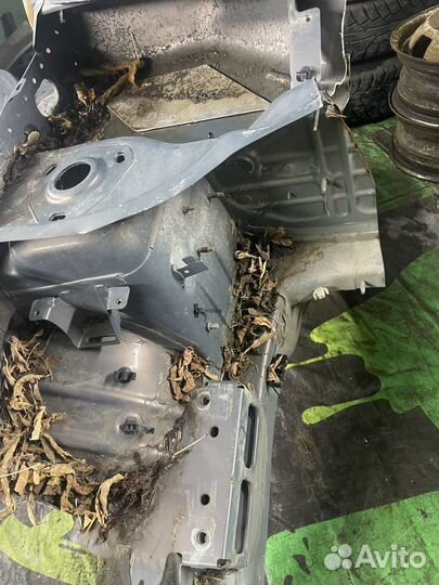 Лонжерон и стакан лада веста