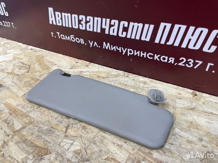 Козырек солнцезащитный левый Renault Duster