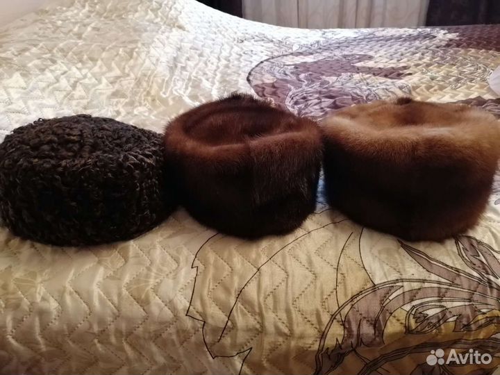 Женские меховые шапки