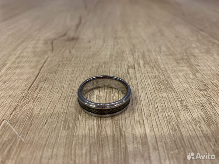 Кольцо мужское из стали с углеродной вставкой