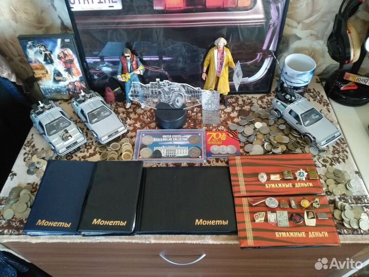 Монеты и значки