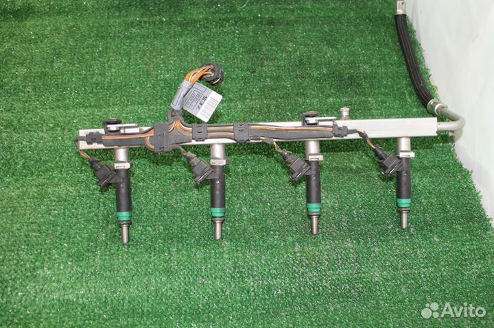 Топливная рампа с форсунками N62b48