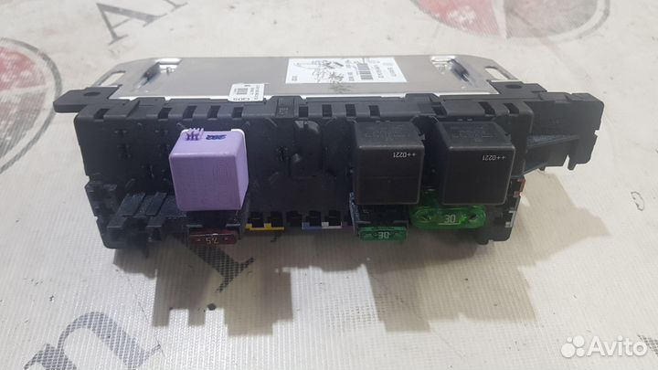 Блок предохранителей задний на Mercedes-Benz R230