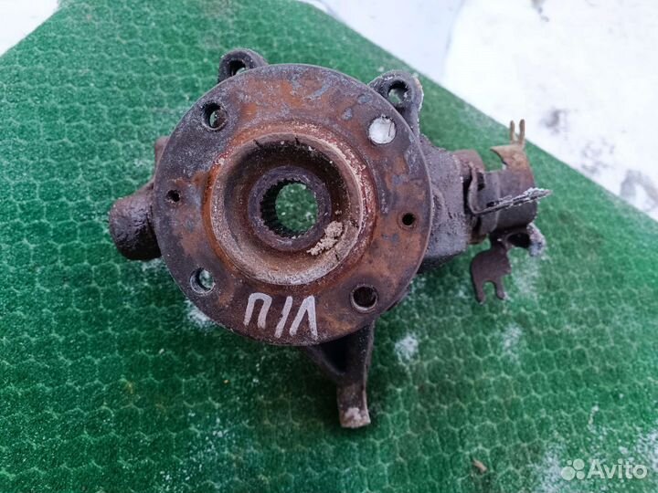 Кулак поворотный левый Пежо 306 хэтчбек 1998г