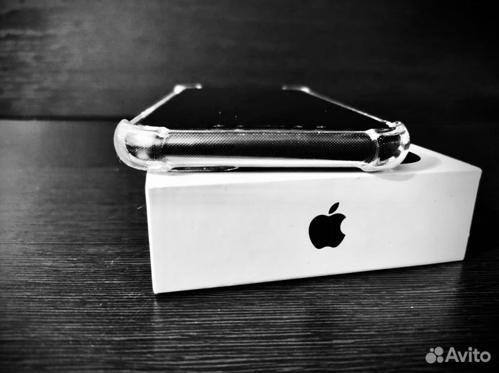 Чехол на iPhone с кармашом под карту