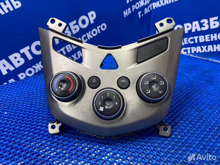 Блок климата Chevrolet Aveo T300 хэтчбек F16D4