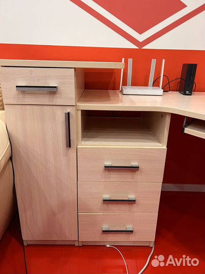 Компьютерный стол угловой