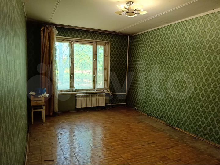 Доля в 3-к. квартире, 60 м², 1/9 эт.