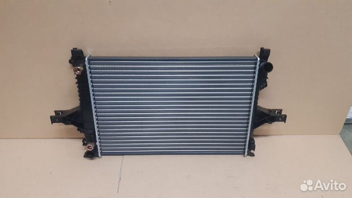 Volvo S60 S80 XC70 1999- радиатор охлаждения