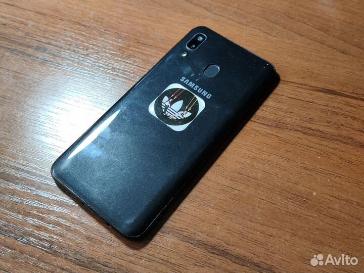 Samsung Galaxy A20, 3/32 ГБ
