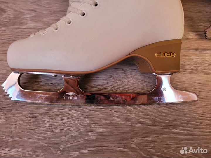 Продам профессиональные коньки edea 245
