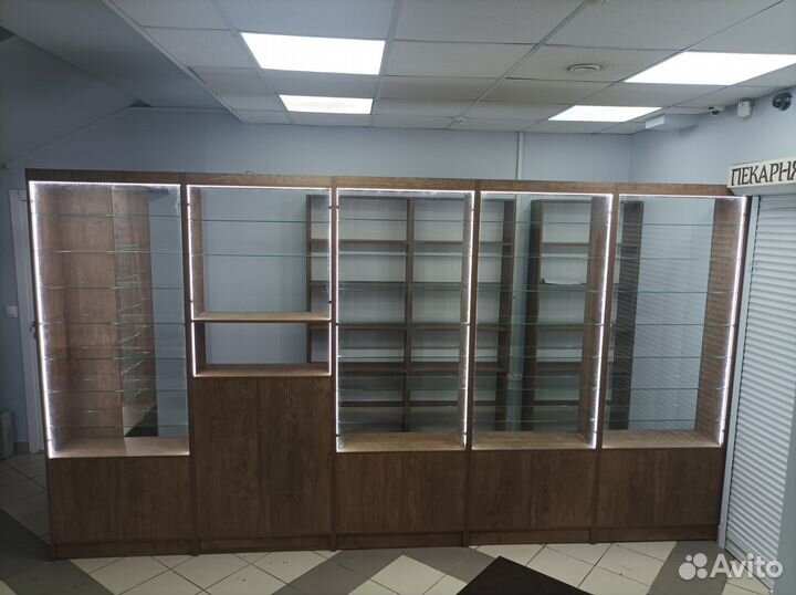 Витрины торговые стеклянные, стеллажи