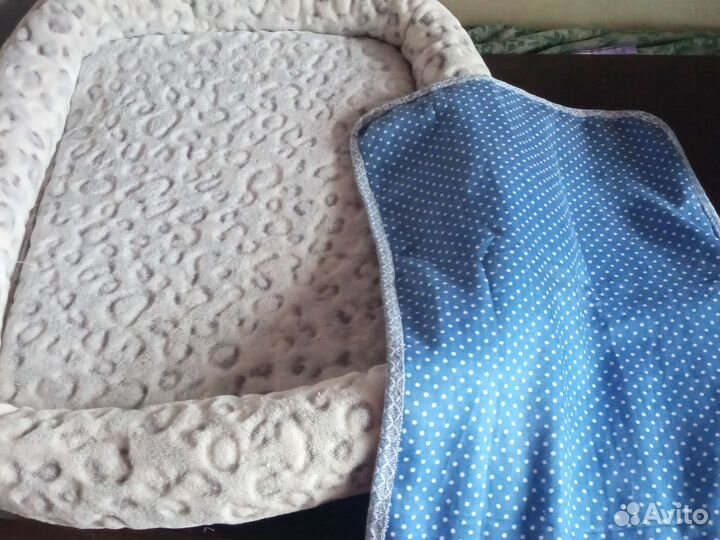 Лежанка, с матрасиком, кормушки