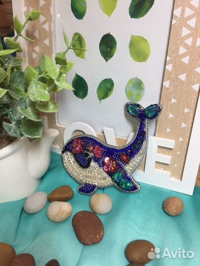 Брошь ручной работы из бисера