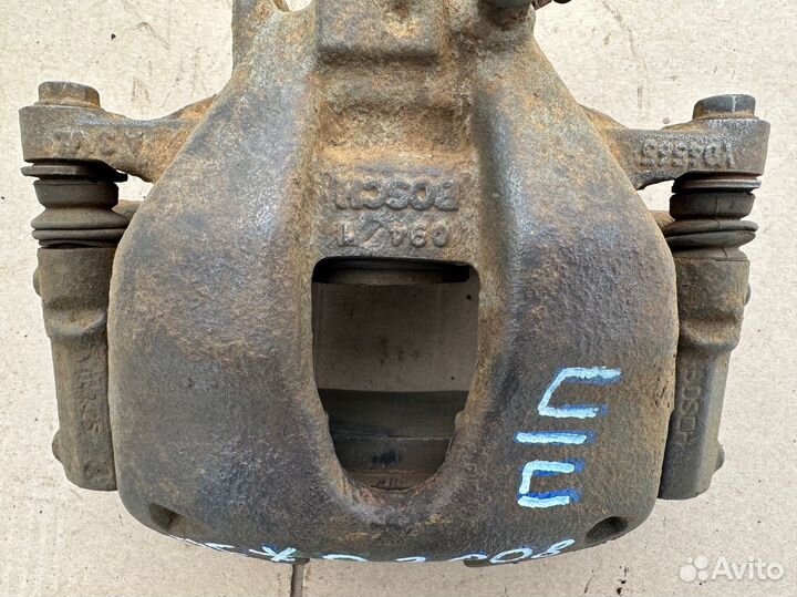 Суппорт передний правый Peugeot 3008