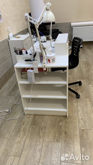 Маникюрный стол с вытяжкой