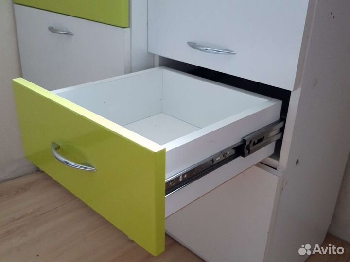 Стол письменный для школьника