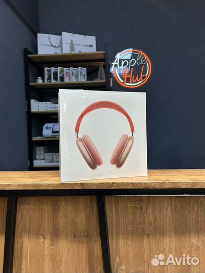 Apple AirPods Max Red