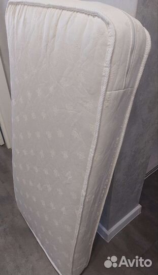 Детская кроватка с продольным маятником