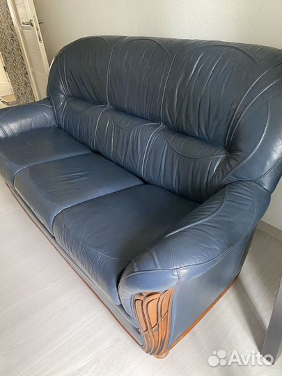 Диван кожаный синий